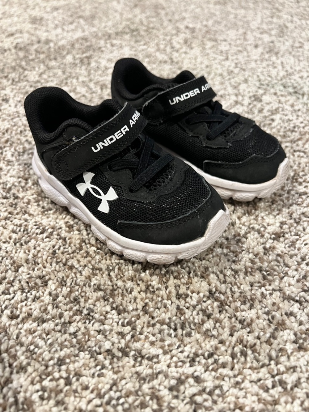 Under Armour Kids Black and White Hook-and-Loop Sneakers